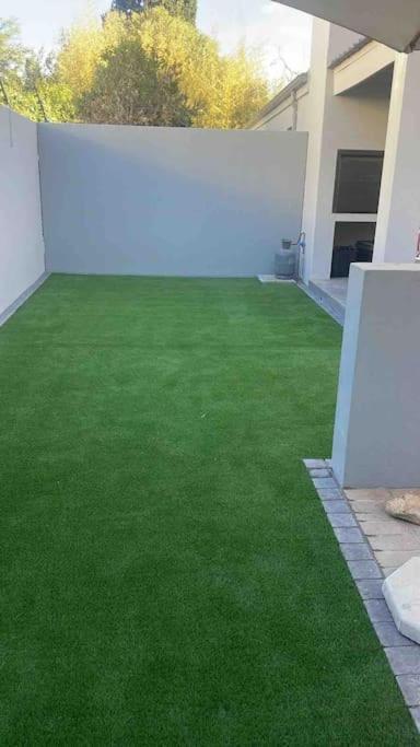 Luxury Townhouse In Stellenbosch Central Bagian luar foto