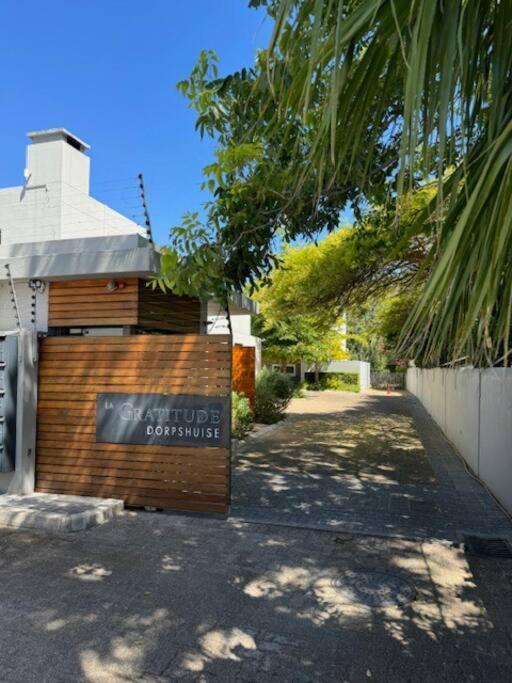 Luxury Townhouse In Stellenbosch Central Bagian luar foto