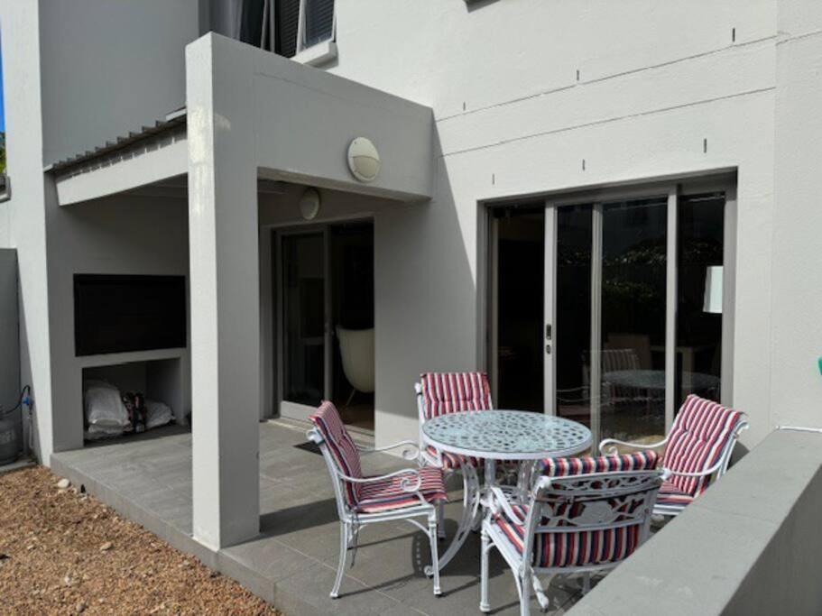 Luxury Townhouse In Stellenbosch Central Bagian luar foto